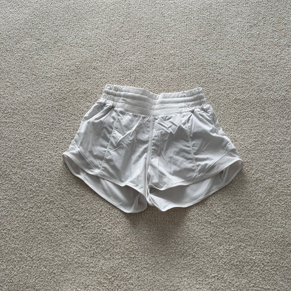 lululemon Hotty Hot HR Short 2.5" size 2 in White